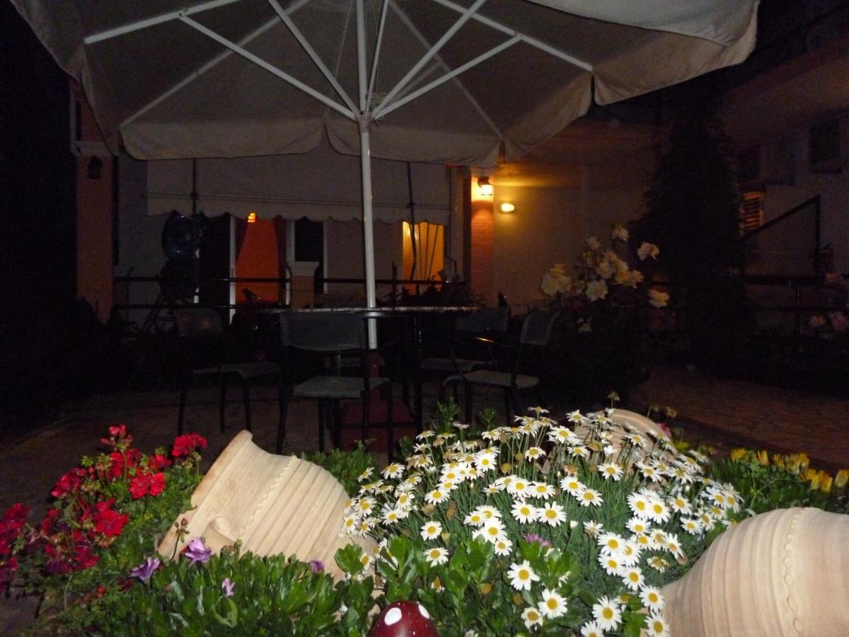 Kostas Apartments&studios Agios Georgios Pagon Exterior foto
