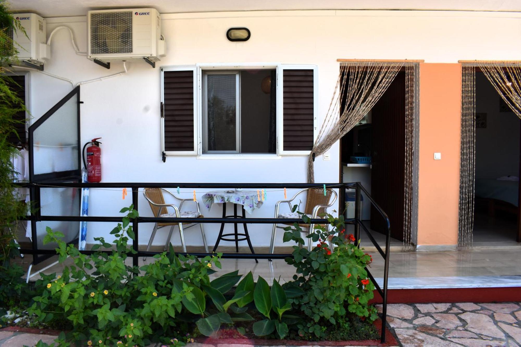Kostas Apartments&studios Agios Georgios Pagon Exterior foto