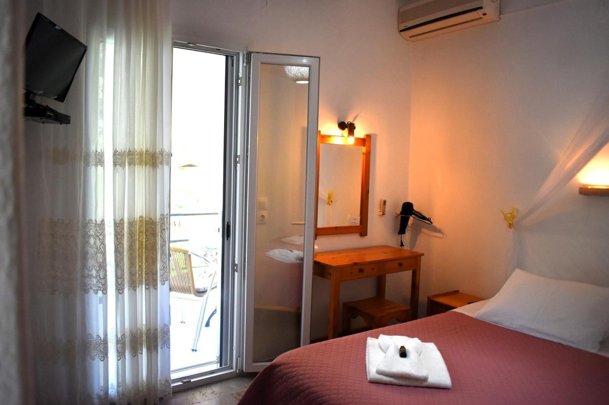 Kostas Apartments&studios Agios Georgios Pagon Exterior foto