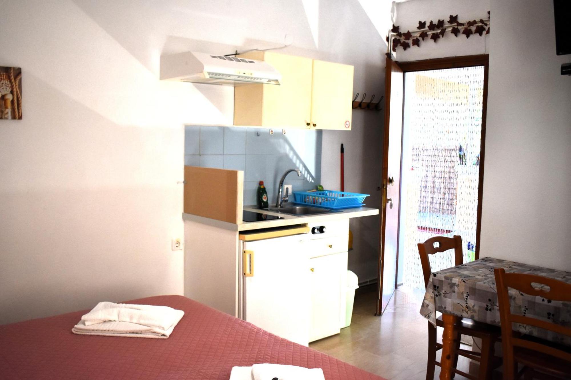Kostas Apartments&studios Agios Georgios Pagon Exterior foto