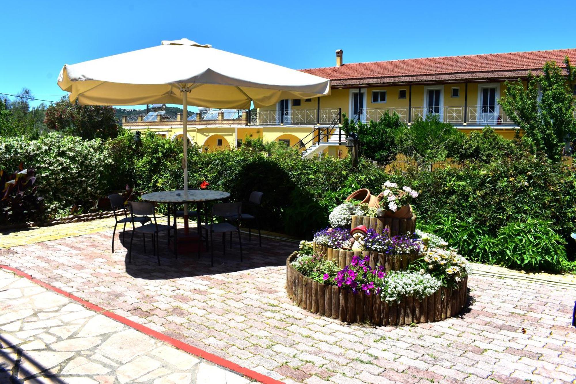 Kostas Apartments&studios Agios Georgios Pagon Exterior foto