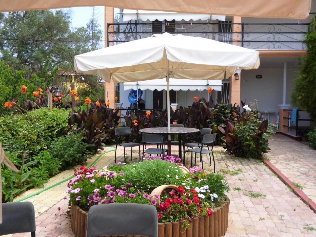 Kostas Apartments&studios Agios Georgios Pagon Exterior foto