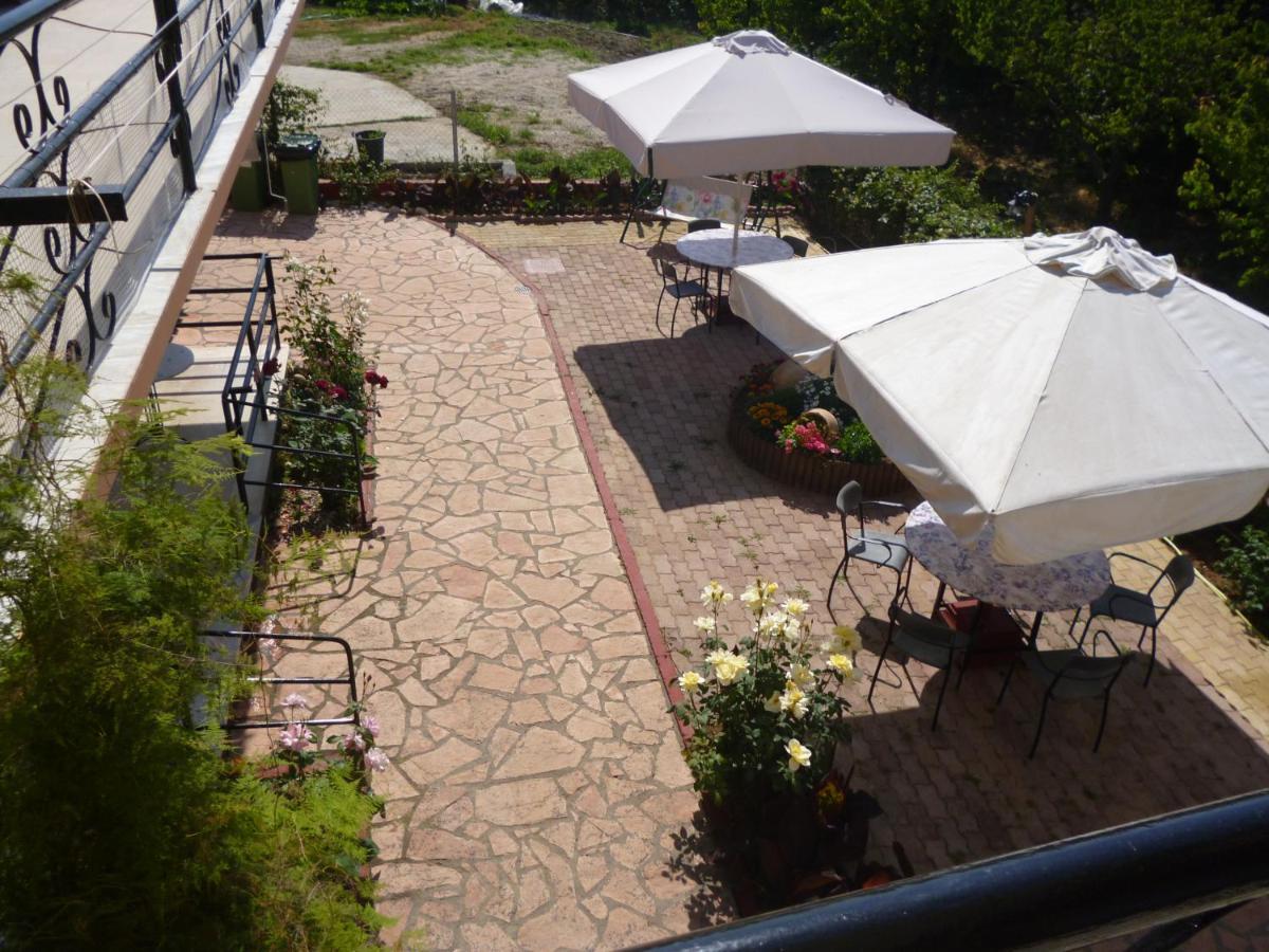 Kostas Apartments&studios Agios Georgios Pagon Exterior foto